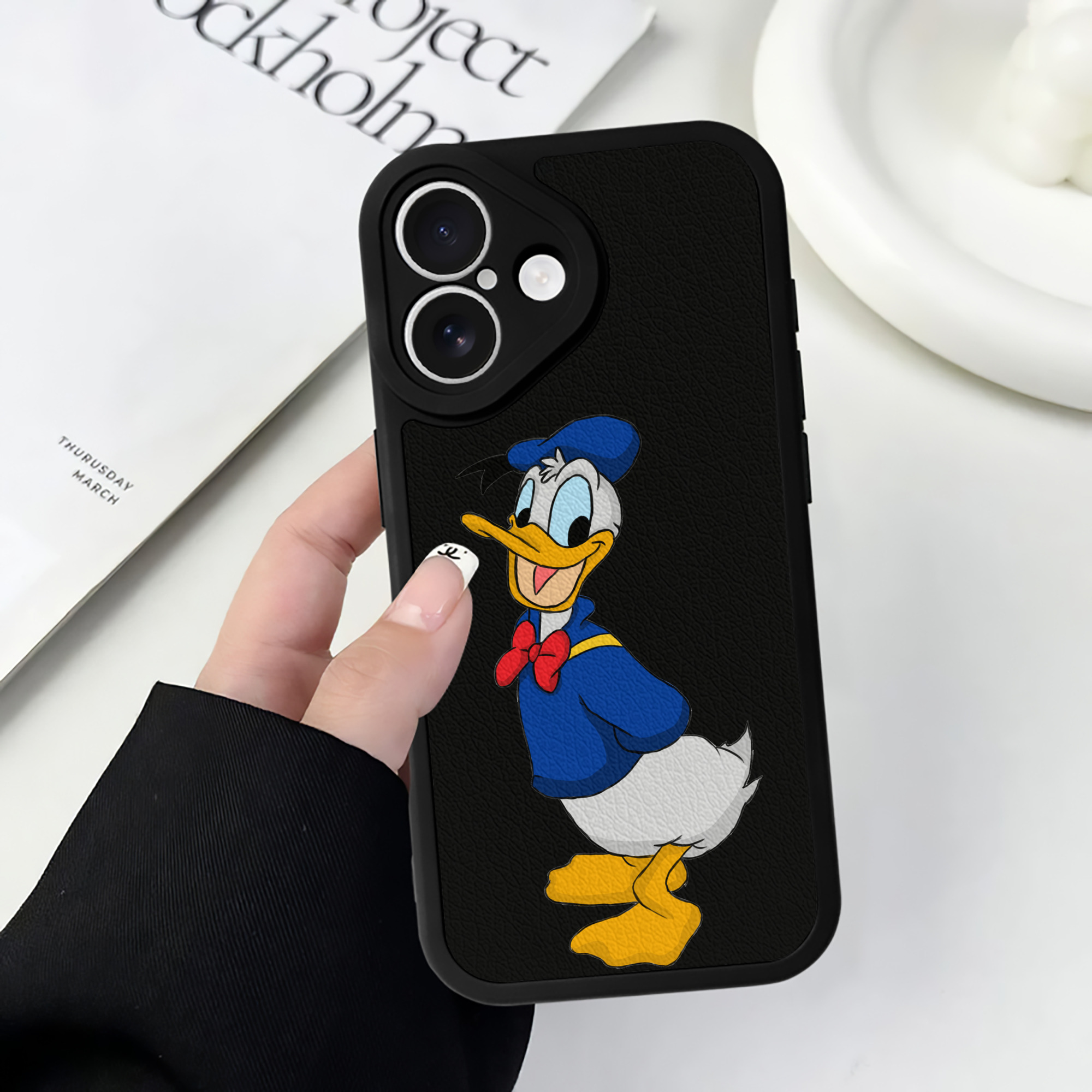（画像用） ミッキーマウス Mickey Mouse 【iPhone 16シリーズ対応】シリコンスマホケース（レザー調） 材質：シリコン
